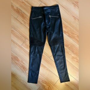 Divided black pants